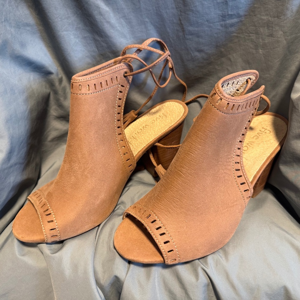 Five Worlds Leather Tieback Wooden heel 8.5